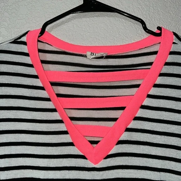 🔴 BIBI Striped V-Neck Top - Picture 3 of 4